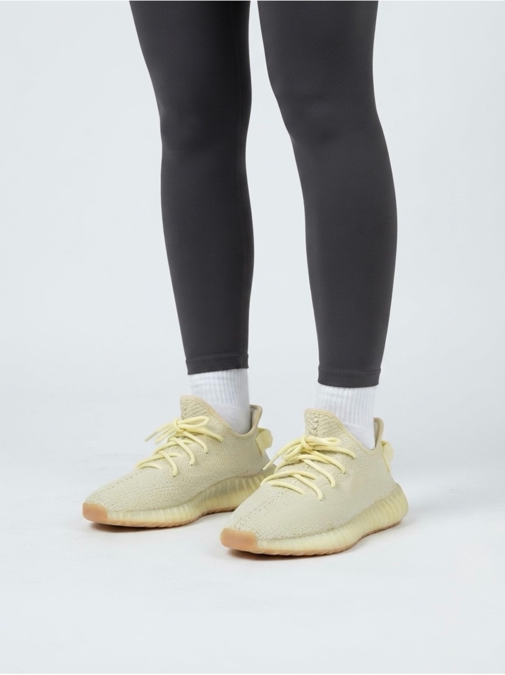 [Yeezy] Butter Yellow Boost 350 V2 Sneakers